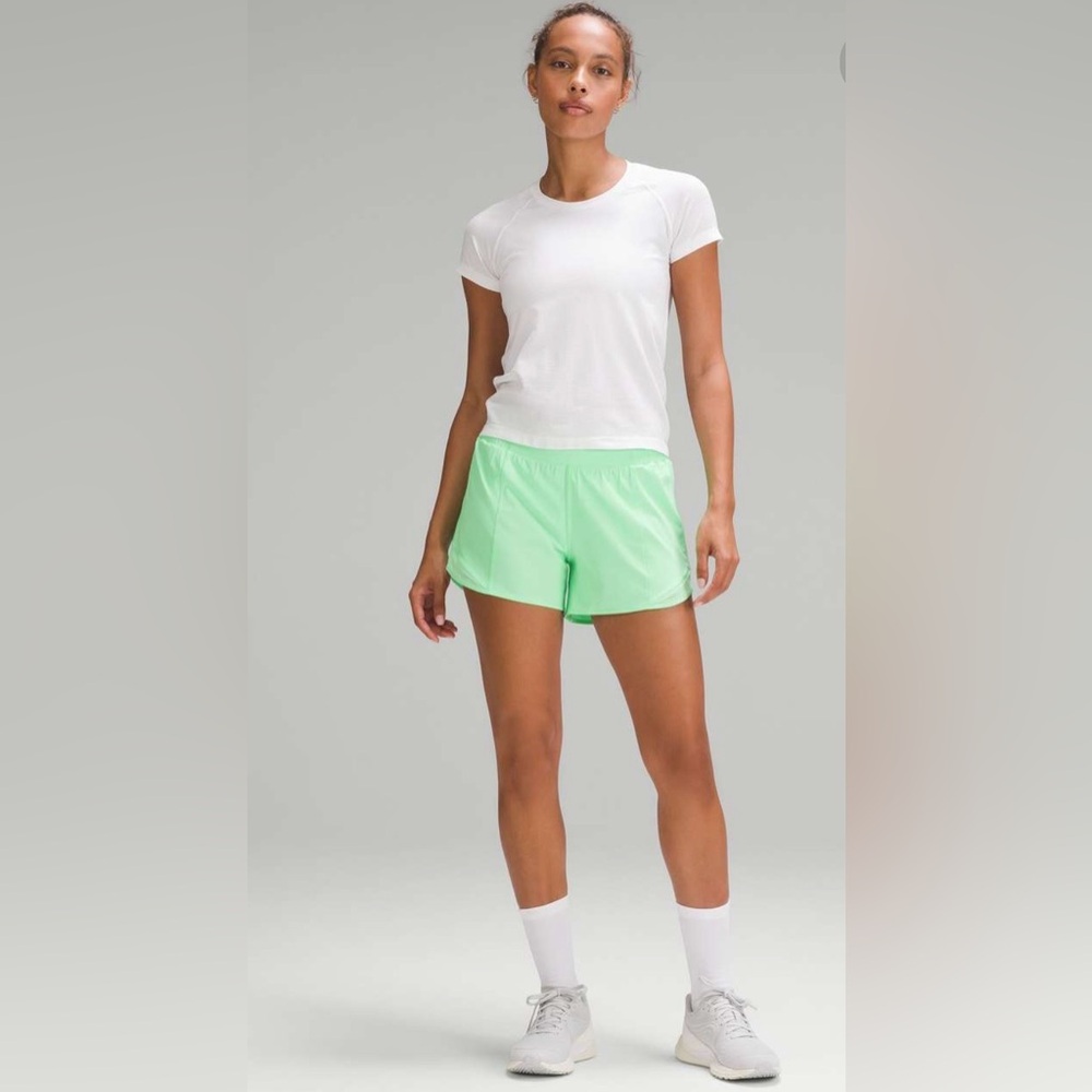 💚 Lululemon Hotty Hot High-Rise Lined Short 4” ~ Pistachio ~ Size 2